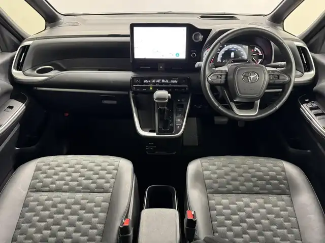 トヨタ ヴォクシー S－Z 三重県 2022(令4)年 3.2万km アティチュードブラックマイカ ガソリン/FF/インパネCVT/10.5インチナビ/（CD/DVD/USB/iPod/Bluetooth/TV/CarPlay/AndroidAuto）/14インチ後席OLEDディスプレイV14T-R72R/パノラミックビューモニター（床下透過）*/ドライブレコーダー前後/ETC2.0/モデリスタエアロ（F/S/R下）＆18inAW/両側ハンズフリーパワスラ/Toyota Safety Sense/●PCS/●LDA/●レーダークルコン/●アダプティブハイビーム*/●ロードサインアシスト/●プロアクティブドライビングアシスト/●発進遅れ告知機能/・パーキングサポートブレーキ/*ブラインドスポットモニター＋あんしん降車アシスト/*緊急時操舵支援＋FCTA＋LCA*/*アドバンストパーク＋RCD/*アドバンストドライブ（渋滞時支援）/など/装備/*ドライビングサポートパッケージ/・デジタルインナーミラー/・カラーヘッドアップディスプレイ/*快適利便パッケージ（High）/・快適温熱シート（D/N/2nd）/・ステアリングヒーター/・パワーバックドア/・2ndシートオットマン/*プロジェクター式LEDヘッドランプ/・左右＋後席独立オートエアコン/・保/取/マルチ取/など/＊…メーカーOP
