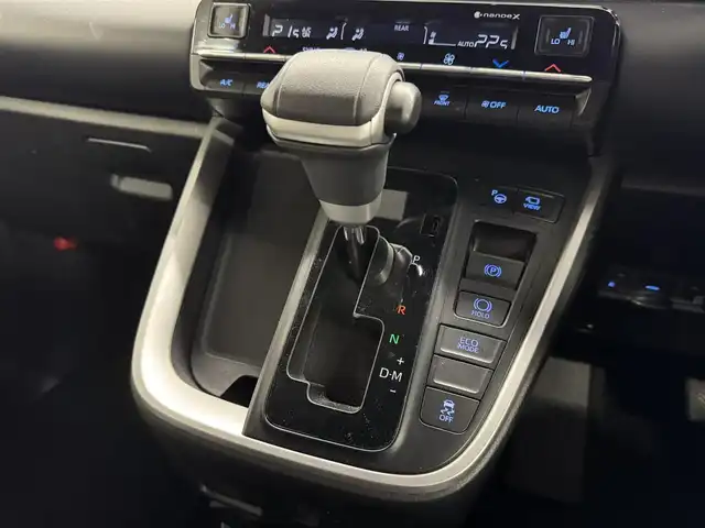 トヨタ ヴォクシー S－Z 三重県 2022(令4)年 3.2万km アティチュードブラックマイカ ガソリン/FF/インパネCVT/10.5インチナビ/（CD/DVD/USB/iPod/Bluetooth/TV/CarPlay/AndroidAuto）/14インチ後席OLEDディスプレイV14T-R72R/パノラミックビューモニター（床下透過）*/ドライブレコーダー前後/ETC2.0/モデリスタエアロ（F/S/R下）＆18inAW/両側ハンズフリーパワスラ/Toyota Safety Sense/●PCS/●LDA/●レーダークルコン/●アダプティブハイビーム*/●ロードサインアシスト/●プロアクティブドライビングアシスト/●発進遅れ告知機能/・パーキングサポートブレーキ/*ブラインドスポットモニター＋あんしん降車アシスト/*緊急時操舵支援＋FCTA＋LCA*/*アドバンストパーク＋RCD/*アドバンストドライブ（渋滞時支援）/など/装備/*ドライビングサポートパッケージ/・デジタルインナーミラー/・カラーヘッドアップディスプレイ/*快適利便パッケージ（High）/・快適温熱シート（D/N/2nd）/・ステアリングヒーター/・パワーバックドア/・2ndシートオットマン/*プロジェクター式LEDヘッドランプ/・左右＋後席独立オートエアコン/・保/取/マルチ取/など/＊…メーカーOP