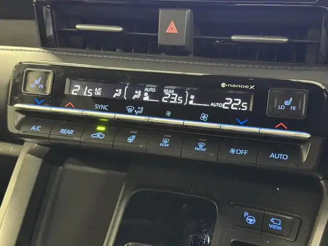 トヨタ ヴォクシー S－Z 三重県 2022(令4)年 3.2万km アティチュードブラックマイカ ガソリン/FF/インパネCVT/10.5インチナビ/（CD/DVD/USB/iPod/Bluetooth/TV/CarPlay/AndroidAuto）/14インチ後席OLEDディスプレイV14T-R72R/パノラミックビューモニター（床下透過）*/ドライブレコーダー前後/ETC2.0/モデリスタエアロ（F/S/R下）＆18inAW/両側ハンズフリーパワスラ/Toyota Safety Sense/●PCS/●LDA/●レーダークルコン/●アダプティブハイビーム*/●ロードサインアシスト/●プロアクティブドライビングアシスト/●発進遅れ告知機能/・パーキングサポートブレーキ/*ブラインドスポットモニター＋あんしん降車アシスト/*緊急時操舵支援＋FCTA＋LCA*/*アドバンストパーク＋RCD/*アドバンストドライブ（渋滞時支援）/など/装備/*ドライビングサポートパッケージ/・デジタルインナーミラー/・カラーヘッドアップディスプレイ/*快適利便パッケージ（High）/・快適温熱シート（D/N/2nd）/・ステアリングヒーター/・パワーバックドア/・2ndシートオットマン/*プロジェクター式LEDヘッドランプ/・左右＋後席独立オートエアコン/・保/取/マルチ取/など/＊…メーカーOP