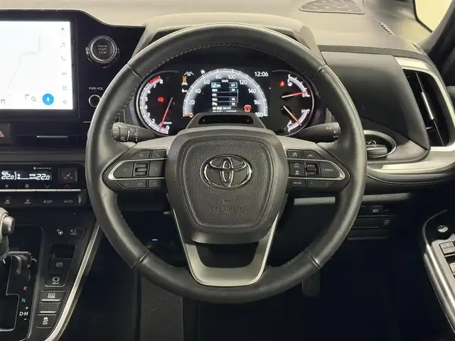 トヨタ ヴォクシー S－Z 三重県 2022(令4)年 3.2万km アティチュードブラックマイカ ガソリン/FF/インパネCVT/10.5インチナビ/（CD/DVD/USB/iPod/Bluetooth/TV/CarPlay/AndroidAuto）/14インチ後席OLEDディスプレイV14T-R72R/パノラミックビューモニター（床下透過）*/ドライブレコーダー前後/ETC2.0/モデリスタエアロ（F/S/R下）＆18inAW/両側ハンズフリーパワスラ/Toyota Safety Sense/●PCS/●LDA/●レーダークルコン/●アダプティブハイビーム*/●ロードサインアシスト/●プロアクティブドライビングアシスト/●発進遅れ告知機能/・パーキングサポートブレーキ/*ブラインドスポットモニター＋あんしん降車アシスト/*緊急時操舵支援＋FCTA＋LCA*/*アドバンストパーク＋RCD/*アドバンストドライブ（渋滞時支援）/など/装備/*ドライビングサポートパッケージ/・デジタルインナーミラー/・カラーヘッドアップディスプレイ/*快適利便パッケージ（High）/・快適温熱シート（D/N/2nd）/・ステアリングヒーター/・パワーバックドア/・2ndシートオットマン/*プロジェクター式LEDヘッドランプ/・左右＋後席独立オートエアコン/・保/取/マルチ取/など/＊…メーカーOP