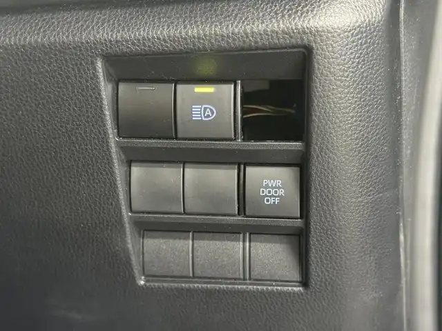 トヨタ ヴォクシー S－Z 三重県 2022(令4)年 3.2万km アティチュードブラックマイカ ガソリン/FF/インパネCVT/10.5インチナビ/（CD/DVD/USB/iPod/Bluetooth/TV/CarPlay/AndroidAuto）/14インチ後席OLEDディスプレイV14T-R72R/パノラミックビューモニター（床下透過）*/ドライブレコーダー前後/ETC2.0/モデリスタエアロ（F/S/R下）＆18inAW/両側ハンズフリーパワスラ/Toyota Safety Sense/●PCS/●LDA/●レーダークルコン/●アダプティブハイビーム*/●ロードサインアシスト/●プロアクティブドライビングアシスト/●発進遅れ告知機能/・パーキングサポートブレーキ/*ブラインドスポットモニター＋あんしん降車アシスト/*緊急時操舵支援＋FCTA＋LCA*/*アドバンストパーク＋RCD/*アドバンストドライブ（渋滞時支援）/など/装備/*ドライビングサポートパッケージ/・デジタルインナーミラー/・カラーヘッドアップディスプレイ/*快適利便パッケージ（High）/・快適温熱シート（D/N/2nd）/・ステアリングヒーター/・パワーバックドア/・2ndシートオットマン/*プロジェクター式LEDヘッドランプ/・左右＋後席独立オートエアコン/・保/取/マルチ取/など/＊…メーカーOP