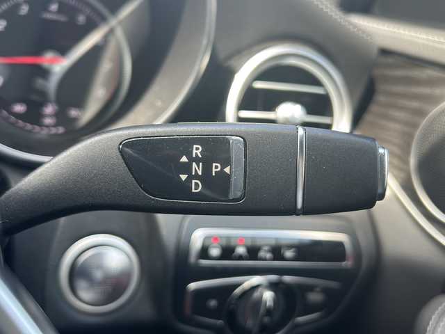メルセデス・ベンツ Ｃ２００ アバンギャルド AMGライン 愛知県 2015(平27)年 7.4万km オブシディアンブラック /禁煙車//パノラマムーンルーフ//純正ナビ/フルセグTV//Bluetooth//バックカメラ/ETC//前後ドライブレコーダー//レーダーセーフティパッケージ//被害軽減ブレーキ付後方衝突警告システム//ブレーキアシストプラス//プリセーフブレーキ//アクティブレーンキーピングアシスト//アクティブブラインドスポットアシスト//ディストロニックプラス//チャイルドセーフティシートセンサー//ベーシックパッケージ//赤革シート/前席シートヒーター//アクティブパーキングアシスト//パークトロニック//前席メモリ付きパワーシート//パワートランクリッド//電子パーキング//パドルシフト//ダイナミックセレクト//ステアリングスイッチ//社外18インチアルミ//純正フロアマット//新車保証書/取扱説明書//車検R9年02月25日まで