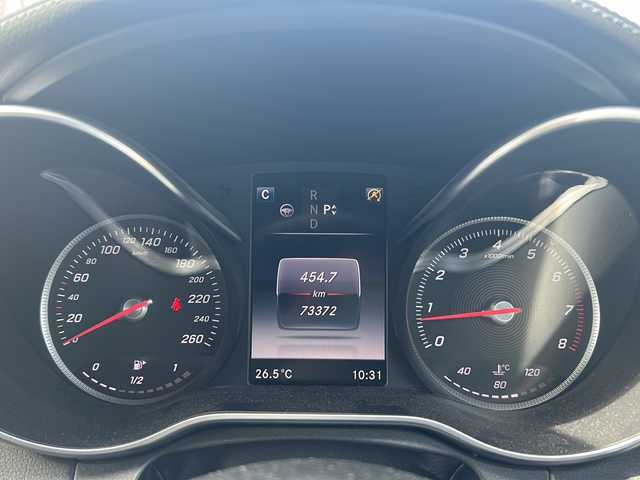 メルセデス・ベンツ Ｃ２００ アバンギャルド AMGライン 愛知県 2015(平27)年 7.4万km オブシディアンブラック /禁煙車//パノラマムーンルーフ//純正ナビ/フルセグTV//Bluetooth//バックカメラ/ETC//前後ドライブレコーダー//レーダーセーフティパッケージ//被害軽減ブレーキ付後方衝突警告システム//ブレーキアシストプラス//プリセーフブレーキ//アクティブレーンキーピングアシスト//アクティブブラインドスポットアシスト//ディストロニックプラス//チャイルドセーフティシートセンサー//ベーシックパッケージ//赤革シート/前席シートヒーター//アクティブパーキングアシスト//パークトロニック//前席メモリ付きパワーシート//パワートランクリッド//電子パーキング//パドルシフト//ダイナミックセレクト//ステアリングスイッチ//社外18インチアルミ//純正フロアマット//新車保証書/取扱説明書//車検R9年02月25日まで