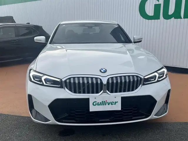 ＢＭＷ ＢＭＷ ３２０ｉ Mスポーツ 三重県 2024(令6)年 1.6万km アルピンホワイトⅢ ワンオーナー/パーキングアシストプラス/ドライビングアシストプロフェッショナル/アクティブクルーズコントロール/14.9インチナビゲーション/12.3インチマルチディスプレイメーター/HiFiスピーカーシステム/ワイヤレスチャージング/360度カメラ/アダプティブLEDヘッドランプ/パワーシート・シートヒーター/225/45R18.255/40R18タイヤ/パワートランク