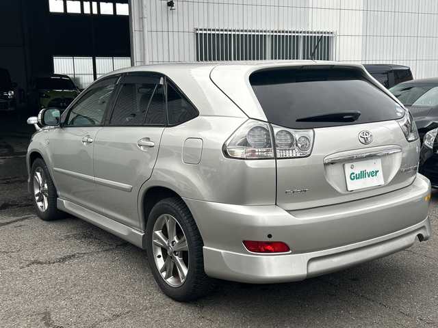 トヨタ ハリアー ハイブリッド プレミアム Sパッケージ 神奈川県 2005(平17)年 15.8万km ダークグレーマイカメタリック コーナーセンサー/クルーズコントロール/オートライト/前後フォグランプ/パワーシート/バックカメラ/サンルーフ/横滑り防止装置/運転席・助手席シートヒーター/フェンダーミラー/HDDナビ/フルセグテレビ/プッシュスタート/パワーバックドア/イージークローザー/ETC/ドアバイザー/電動格納ミラー/ローダウン純正スプリングあり