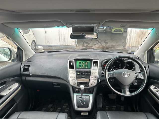 トヨタ ハリアー ハイブリッド プレミアム Sパッケージ 神奈川県 2005(平17)年 15.8万km ダークグレーマイカメタリック コーナーセンサー/クルーズコントロール/オートライト/前後フォグランプ/パワーシート/バックカメラ/サンルーフ/横滑り防止装置/運転席・助手席シートヒーター/フェンダーミラー/HDDナビ/フルセグテレビ/プッシュスタート/パワーバックドア/イージークローザー/ETC/ドアバイザー/電動格納ミラー/ローダウン純正スプリングあり