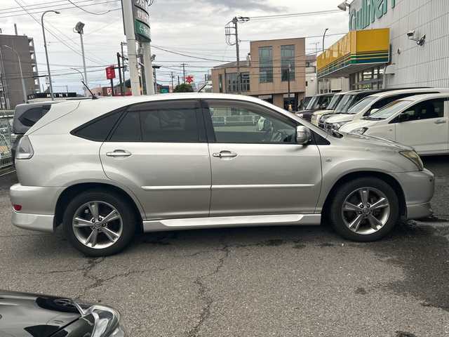 トヨタ ハリアー ハイブリッド プレミアム Sパッケージ 神奈川県 2005(平17)年 15.8万km ダークグレーマイカメタリック コーナーセンサー/クルーズコントロール/オートライト/前後フォグランプ/パワーシート/バックカメラ/サンルーフ/横滑り防止装置/運転席・助手席シートヒーター/フェンダーミラー/HDDナビ/フルセグテレビ/プッシュスタート/パワーバックドア/イージークローザー/ETC/ドアバイザー/電動格納ミラー/ローダウン純正スプリングあり