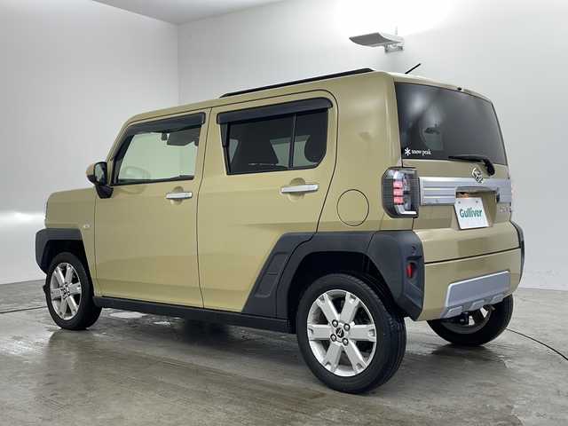 ダイハツ タフト G ターボ クロムベンチャー 兵庫県 2021(令3)年 2.6万km サンドベージュメタリック ・純正ナビ/　Bluetoothオーディオ/　CD/DVD再生/　USB接続/　SDミュージックサーバー/　フルセグテレビ/・レーダークルーズコントロール/・スマートアシスト/・衝突被害軽減ブレーキ/・ガラスルーフ/・前方ドライブレコーダー/・純正フロアマット/・シートヒーター（運転席・助手席）/・ルーフレール/・純正15インチアルミホイール/・ABS/・横滑り防止機能/・前後コーナーセンサー/・盗難防止装置/・オートライト/・オートマチックハイビーム/・LEDヘッドライト/・W＋サイドエアバック/・カーテンエアバック/・クリアランスソナー/・オートブレーキホールド/・ターボ付き/・スマートキー/・スペアキー/・AACエアコン