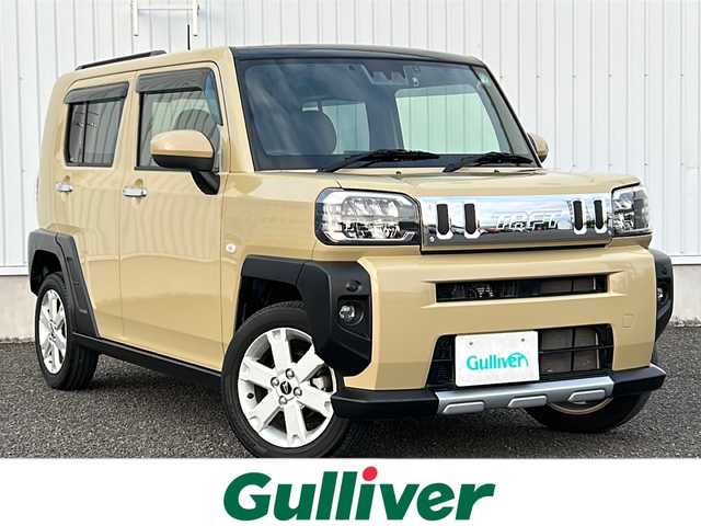 ダイハツ タフト G ターボ クロムベンチャー 熊本県 2021(令3)年 2.6万km サンドベージュメタリック ・純正ナビ/　Bluetoothオーディオ/　CD/DVD再生/　USB接続/　SDミュージックサーバー/　フルセグテレビ/・レーダークルーズコントロール/・スマートアシスト/・衝突被害軽減ブレーキ/・ガラスルーフ/・前方ドライブレコーダー/・純正フロアマット/・シートヒーター（運転席・助手席）/・ルーフレール/・純正15インチアルミホイール/・ABS/・横滑り防止機能/・前後コーナーセンサー/・盗難防止装置/・オートライト/・オートマチックハイビーム/・LEDヘッドライト/・W＋サイドエアバック/・カーテンエアバック/・クリアランスソナー/・オートブレーキホールド/・ターボ付き/・スマートキー/・スペアキー/・AACエアコン