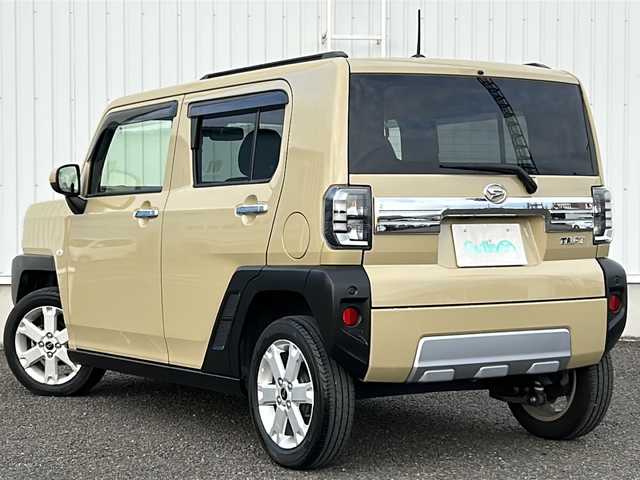 ダイハツ タフト G ターボ クロムベンチャー 熊本県 2021(令3)年 2.6万km サンドベージュメタリック ・純正ナビ/　Bluetoothオーディオ/　CD/DVD再生/　USB接続/　SDミュージックサーバー/　フルセグテレビ/・レーダークルーズコントロール/・スマートアシスト/・衝突被害軽減ブレーキ/・ガラスルーフ/・前方ドライブレコーダー/・純正フロアマット/・シートヒーター（運転席・助手席）/・ルーフレール/・純正15インチアルミホイール/・ABS/・横滑り防止機能/・前後コーナーセンサー/・盗難防止装置/・オートライト/・オートマチックハイビーム/・LEDヘッドライト/・W＋サイドエアバック/・カーテンエアバック/・クリアランスソナー/・オートブレーキホールド/・ターボ付き/・スマートキー/・スペアキー/・AACエアコン