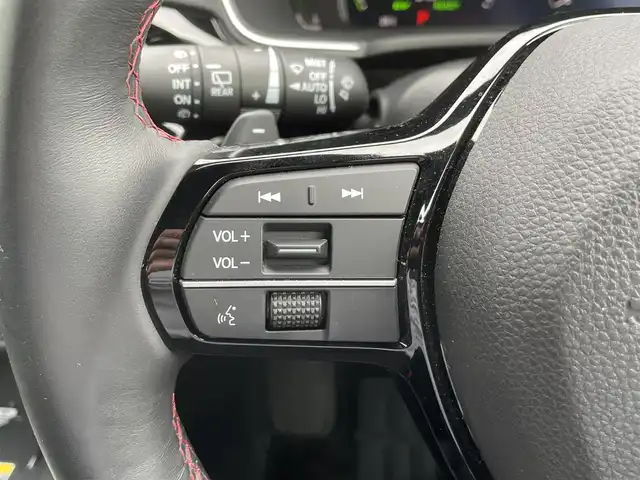 ホンダ シビック e:HEV 長崎県 2023(令5)年 2.9万km プレミアムクリスタルレッドM ワンオーナー/純正ナビ/BOSEサウンド/前後ドライブレコーダー/ハーフレザーシート/前席シートヒーター/前席パワーシート/ホンダセンシング/ブラインドスポットモニター/レーンキープアシスト/クリアランスソナー/パドルシフト/オートライト/LEDヘッドライト/ステアリングスイッチ/バックカメラ/レーダークルーズコントロール/置くだけ充電/リアゲートスポイラー