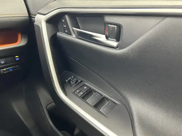 トヨタ ＲＡＶ４ アドベンチャー 愛知県 2022(令4)年 2.3万km 黒 トヨタセーフティーセンス/純正8インチナビ/（Bluetooth/USB入力/AM・FMチューナー）/バックカメラ/ブラインドスポットモニター/4WD/ドライブレコーダー/ETC/パワーシート/シートヒーター/シートクーラー/ステアリングヒーター/合皮シート/メモリシート/ルーフレール/オートライト/コーナーセンサー/純正LEDライト/フロアマット/スマートキー/ステアリングリモコン/防眩ミラー/電子パーキング/オートホールド/電動格納ミラー