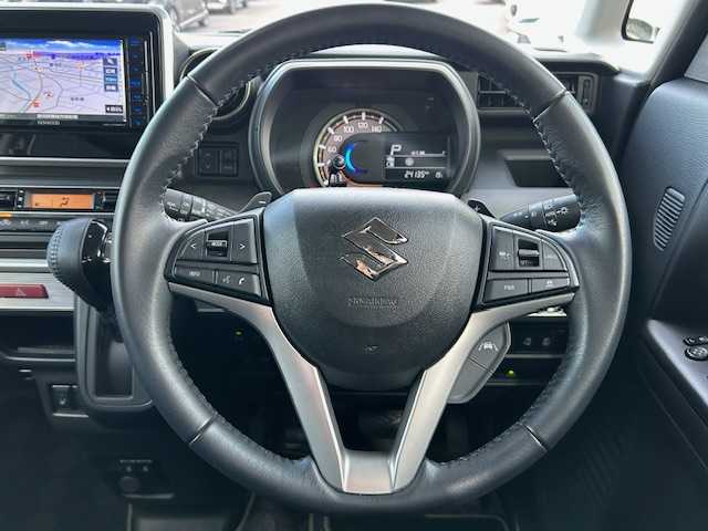 スズキ スペーシア ギア HYBRID XZターボ 静岡県 2022(令4)年 2.4万km デニムブルー ガンメタリック 2トーン 社外SDナビ/フルセグTV/Bluetooth接続/バックカメラ/アイドリングストップ/パドルシフト/両側パワースライドドア/前席シートヒーター/デュアルカメラブレーキサポート/レーダークルーズコントロール/横滑り防止装置/レーンキープアシスト/後部コーナーセンサー/ヘッドアップディスプレイ/オートライト/オートマティックハイビーム/純正14インチブラックアルミホイール/純正フロアマット/ビルトインETC/LEDヘッドライト/LEDフォグランプ