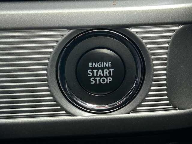 スズキ スペーシア ギア HYBRID XZターボ 静岡県 2022(令4)年 2.4万km デニムブルー ガンメタリック 2トーン 社外SDナビ/フルセグTV/Bluetooth接続/バックカメラ/アイドリングストップ/パドルシフト/両側パワースライドドア/前席シートヒーター/デュアルカメラブレーキサポート/レーダークルーズコントロール/横滑り防止装置/レーンキープアシスト/後部コーナーセンサー/ヘッドアップディスプレイ/オートライト/オートマティックハイビーム/純正14インチブラックアルミホイール/純正フロアマット/ビルトインETC/LEDヘッドライト/LEDフォグランプ