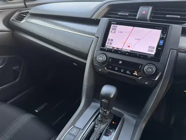 ホンダ シビック ハッチバック 千葉県 2018(平30)年 5.8万km クリスタルブラックパール ワンオーナー車/ホンダセンシング/衝突軽減ブレーキ/レーダークルーズコントロール/レーンキープアシスト/純正SDナビ/フルセグTV/Bluetooth/バックカメラ/シートヒーター/純正ドライブレコーダー/LEDライト/ETC/保証書・取説/スマートキー