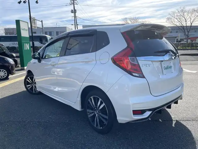 ホンダ フィット ハイブリット S ホンダセンシング 鳥取県 2018(平30)年 5.7万km プレミアムホワイトパールⅡ 純正ナビ／ＴＶ／ＤＶＤ／ＣＤ／ＢＴ/バックカメラ/ビルトインＥＴＣ/ドライブレコーダー/ホンダセンシング/レーダークルーズコントロール/レーンアシスト/パドルシフト/ＬＥＤヘットライト/フォグライト/純正エアロパーツ/リヤルーフスポイラー/純正１６インチアルミホイール/プッシュエンジンスタート/アイドリングストップ/フロアマット/ドアバイザー