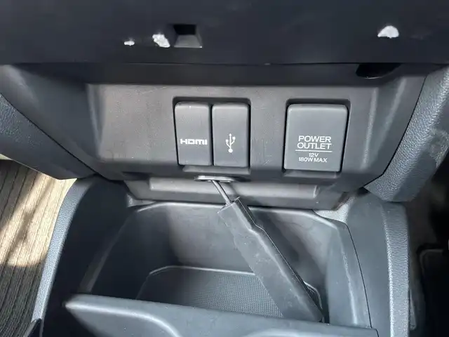 ホンダ フィット ハイブリット S ホンダセンシング 鳥取県 2018(平30)年 5.7万km プレミアムホワイトパールⅡ 純正ナビ／ＴＶ／ＤＶＤ／ＣＤ／ＢＴ/バックカメラ/ビルトインＥＴＣ/ドライブレコーダー/ホンダセンシング/レーダークルーズコントロール/レーンアシスト/パドルシフト/ＬＥＤヘットライト/フォグライト/純正エアロパーツ/リヤルーフスポイラー/純正１６インチアルミホイール/プッシュエンジンスタート/アイドリングストップ/フロアマット/ドアバイザー