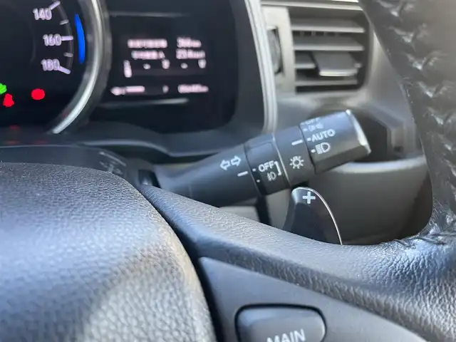 ホンダ フィット ハイブリット S ホンダセンシング 鳥取県 2018(平30)年 5.7万km プレミアムホワイトパールⅡ 純正ナビ／ＴＶ／ＤＶＤ／ＣＤ／ＢＴ/バックカメラ/ビルトインＥＴＣ/ドライブレコーダー/ホンダセンシング/レーダークルーズコントロール/レーンアシスト/パドルシフト/ＬＥＤヘットライト/フォグライト/純正エアロパーツ/リヤルーフスポイラー/純正１６インチアルミホイール/プッシュエンジンスタート/アイドリングストップ/フロアマット/ドアバイザー