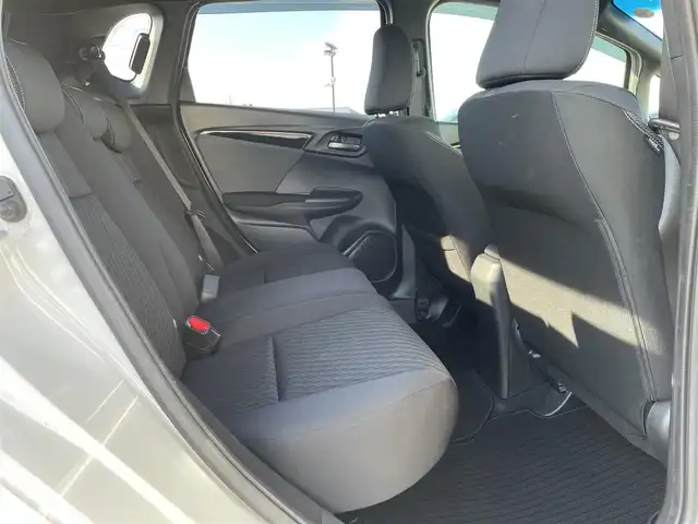 ホンダ フィット ハイブリット S ホンダセンシング 鳥取県 2018(平30)年 5.7万km プレミアムホワイトパールⅡ 純正ナビ／ＴＶ／ＤＶＤ／ＣＤ／ＢＴ/バックカメラ/ビルトインＥＴＣ/ドライブレコーダー/ホンダセンシング/レーダークルーズコントロール/レーンアシスト/パドルシフト/ＬＥＤヘットライト/フォグライト/純正エアロパーツ/リヤルーフスポイラー/純正１６インチアルミホイール/プッシュエンジンスタート/アイドリングストップ/フロアマット/ドアバイザー