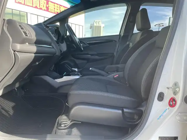 ホンダ フィット ハイブリット S ホンダセンシング 鳥取県 2018(平30)年 5.7万km プレミアムホワイトパールⅡ 純正ナビ／ＴＶ／ＤＶＤ／ＣＤ／ＢＴ/バックカメラ/ビルトインＥＴＣ/ドライブレコーダー/ホンダセンシング/レーダークルーズコントロール/レーンアシスト/パドルシフト/ＬＥＤヘットライト/フォグライト/純正エアロパーツ/リヤルーフスポイラー/純正１６インチアルミホイール/プッシュエンジンスタート/アイドリングストップ/フロアマット/ドアバイザー