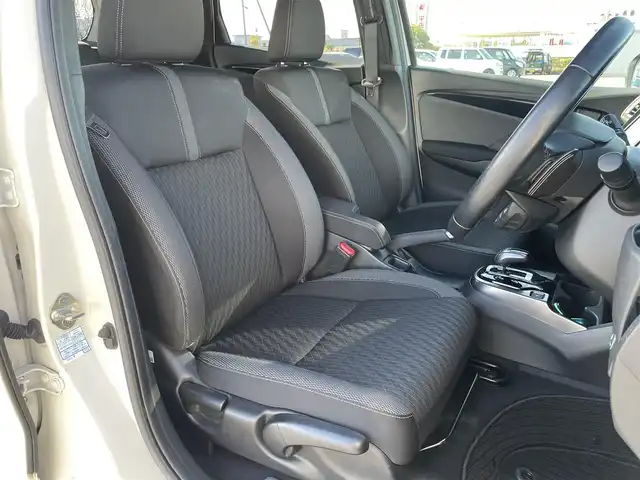 ホンダ フィット ハイブリット S ホンダセンシング 鳥取県 2018(平30)年 5.7万km プレミアムホワイトパールⅡ 純正ナビ／ＴＶ／ＤＶＤ／ＣＤ／ＢＴ/バックカメラ/ビルトインＥＴＣ/ドライブレコーダー/ホンダセンシング/レーダークルーズコントロール/レーンアシスト/パドルシフト/ＬＥＤヘットライト/フォグライト/純正エアロパーツ/リヤルーフスポイラー/純正１６インチアルミホイール/プッシュエンジンスタート/アイドリングストップ/フロアマット/ドアバイザー