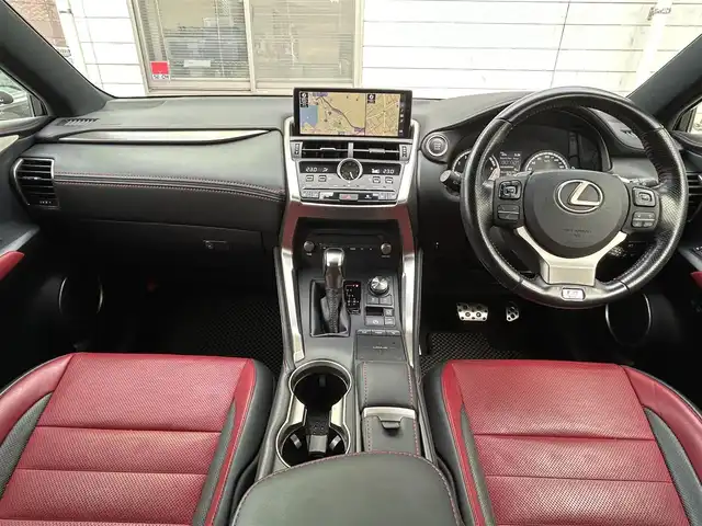 レクサス ＮＸ 300 Fスポーツ 福岡県 2018(平30)年 6万km ホワイトノーヴァガラスフレーク TRDエアロ（フロント）/ムーンルーフ/純正10.3インチHDDナビ/　(AM/FM/CD/DVD/Bluetooth/AUX/フルセグTV)/バックカメラ/レクサスセーフティーセンス/・プリクラッシュセーフティーセンス/・レーンディパーチャーアラート/・レーダークルーズコントロール（全車速追従機能付き）/・オートマチックハイビーム/・パーキングサポートアシスト/・ブラインドスポットモニター/・先行者発進アラーム/・横滑り防止装置/オートライト/黒/赤レザーシート/NEXTEC前後方トライブレコーダー【NX-DRW22】/パワーバックドア/ステアリングヒーター/シートヒーター（運転席＋助手席）/シートベンチレーター（運転席＋助手席）/シートメモリー/純正18インチアルミホイール/アクティブサウンドコントロール/ヘッドライトウォッシャーノズル/ビルトインETC2.0/プッシュスタート/パドルシフト/nanoe付エアコン/クリアランスソナー/コーナーセンサー/盗難防止装置/USBポート×2/カードキー×1/スペアキー×1/保証書/取扱説明書/ナビ取扱説明書