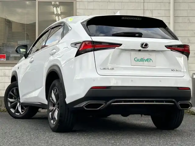 レクサス ＮＸ 300 Fスポーツ 福岡県 2018(平30)年 6万km ホワイトノーヴァガラスフレーク TRDエアロ（フロント）/ムーンルーフ/純正10.3インチHDDナビ/　(AM/FM/CD/DVD/Bluetooth/AUX/フルセグTV)/バックカメラ/レクサスセーフティーセンス/・プリクラッシュセーフティーセンス/・レーンディパーチャーアラート/・レーダークルーズコントロール（全車速追従機能付き）/・オートマチックハイビーム/・パーキングサポートアシスト/・ブラインドスポットモニター/・先行者発進アラーム/・横滑り防止装置/オートライト/黒/赤レザーシート/NEXTEC前後方トライブレコーダー【NX-DRW22】/パワーバックドア/ステアリングヒーター/シートヒーター（運転席＋助手席）/シートベンチレーター（運転席＋助手席）/シートメモリー/純正18インチアルミホイール/アクティブサウンドコントロール/ヘッドライトウォッシャーノズル/ビルトインETC2.0/プッシュスタート/パドルシフト/nanoe付エアコン/クリアランスソナー/コーナーセンサー/盗難防止装置/USBポート×2/カードキー×1/スペアキー×1/保証書/取扱説明書/ナビ取扱説明書