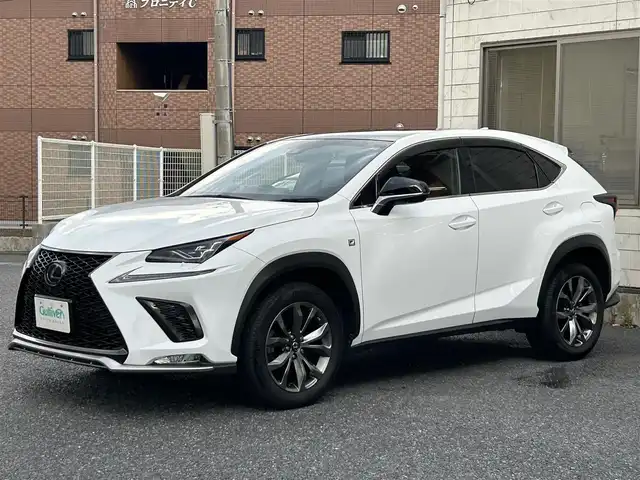 レクサス ＮＸ 300 Fスポーツ 福岡県 2018(平30)年 6万km ホワイトノーヴァガラスフレーク TRDエアロ（フロント）/ムーンルーフ/純正10.3インチHDDナビ/　(AM/FM/CD/DVD/Bluetooth/AUX/フルセグTV)/バックカメラ/レクサスセーフティーセンス/・プリクラッシュセーフティーセンス/・レーンディパーチャーアラート/・レーダークルーズコントロール（全車速追従機能付き）/・オートマチックハイビーム/・パーキングサポートアシスト/・ブラインドスポットモニター/・先行者発進アラーム/・横滑り防止装置/オートライト/黒/赤レザーシート/NEXTEC前後方トライブレコーダー【NX-DRW22】/パワーバックドア/ステアリングヒーター/シートヒーター（運転席＋助手席）/シートベンチレーター（運転席＋助手席）/シートメモリー/純正18インチアルミホイール/アクティブサウンドコントロール/ヘッドライトウォッシャーノズル/ビルトインETC2.0/プッシュスタート/パドルシフト/nanoe付エアコン/クリアランスソナー/コーナーセンサー/盗難防止装置/USBポート×2/カードキー×1/スペアキー×1/保証書/取扱説明書/ナビ取扱説明書