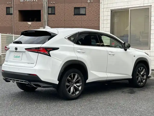 レクサス ＮＸ 300 Fスポーツ 福岡県 2018(平30)年 6万km ホワイトノーヴァガラスフレーク TRDエアロ（フロント）/ムーンルーフ/純正10.3インチHDDナビ/　(AM/FM/CD/DVD/Bluetooth/AUX/フルセグTV)/バックカメラ/レクサスセーフティーセンス/・プリクラッシュセーフティーセンス/・レーンディパーチャーアラート/・レーダークルーズコントロール（全車速追従機能付き）/・オートマチックハイビーム/・パーキングサポートアシスト/・ブラインドスポットモニター/・先行者発進アラーム/・横滑り防止装置/オートライト/黒/赤レザーシート/NEXTEC前後方トライブレコーダー【NX-DRW22】/パワーバックドア/ステアリングヒーター/シートヒーター（運転席＋助手席）/シートベンチレーター（運転席＋助手席）/シートメモリー/純正18インチアルミホイール/アクティブサウンドコントロール/ヘッドライトウォッシャーノズル/ビルトインETC2.0/プッシュスタート/パドルシフト/nanoe付エアコン/クリアランスソナー/コーナーセンサー/盗難防止装置/USBポート×2/カードキー×1/スペアキー×1/保証書/取扱説明書/ナビ取扱説明書