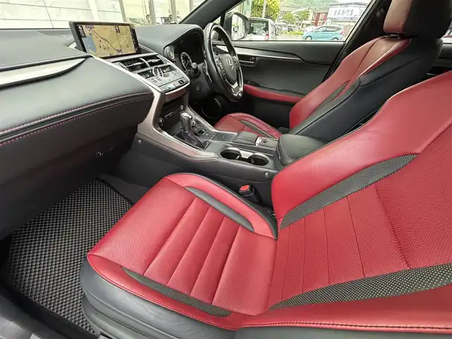 レクサス ＮＸ 300 Fスポーツ 福岡県 2018(平30)年 6万km ホワイトノーヴァガラスフレーク TRDエアロ（フロント）/ムーンルーフ/純正10.3インチHDDナビ/　(AM/FM/CD/DVD/Bluetooth/AUX/フルセグTV)/バックカメラ/レクサスセーフティーセンス/・プリクラッシュセーフティーセンス/・レーンディパーチャーアラート/・レーダークルーズコントロール（全車速追従機能付き）/・オートマチックハイビーム/・パーキングサポートアシスト/・ブラインドスポットモニター/・先行者発進アラーム/・横滑り防止装置/オートライト/黒/赤レザーシート/NEXTEC前後方トライブレコーダー【NX-DRW22】/パワーバックドア/ステアリングヒーター/シートヒーター（運転席＋助手席）/シートベンチレーター（運転席＋助手席）/シートメモリー/純正18インチアルミホイール/アクティブサウンドコントロール/ヘッドライトウォッシャーノズル/ビルトインETC2.0/プッシュスタート/パドルシフト/nanoe付エアコン/クリアランスソナー/コーナーセンサー/盗難防止装置/USBポート×2/カードキー×1/スペアキー×1/保証書/取扱説明書/ナビ取扱説明書