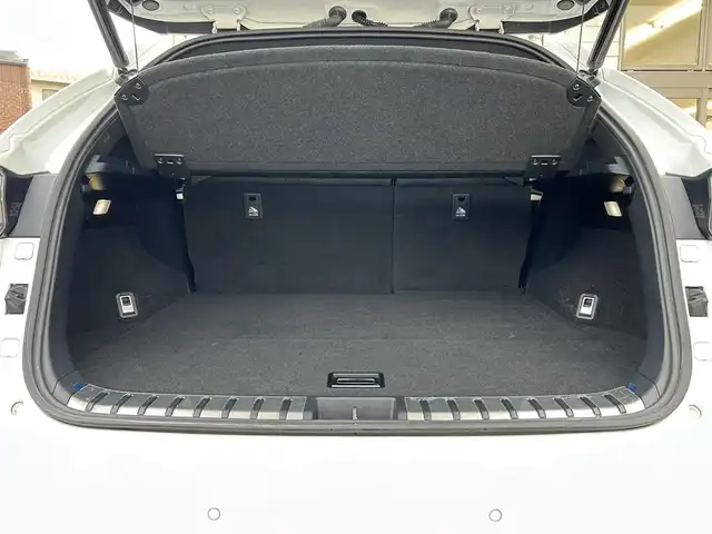 レクサス ＮＸ 300 Fスポーツ 福岡県 2018(平30)年 6万km ホワイトノーヴァガラスフレーク TRDエアロ（フロント）/ムーンルーフ/純正10.3インチHDDナビ/　(AM/FM/CD/DVD/Bluetooth/AUX/フルセグTV)/バックカメラ/レクサスセーフティーセンス/・プリクラッシュセーフティーセンス/・レーンディパーチャーアラート/・レーダークルーズコントロール（全車速追従機能付き）/・オートマチックハイビーム/・パーキングサポートアシスト/・ブラインドスポットモニター/・先行者発進アラーム/・横滑り防止装置/オートライト/黒/赤レザーシート/NEXTEC前後方トライブレコーダー【NX-DRW22】/パワーバックドア/ステアリングヒーター/シートヒーター（運転席＋助手席）/シートベンチレーター（運転席＋助手席）/シートメモリー/純正18インチアルミホイール/アクティブサウンドコントロール/ヘッドライトウォッシャーノズル/ビルトインETC2.0/プッシュスタート/パドルシフト/nanoe付エアコン/クリアランスソナー/コーナーセンサー/盗難防止装置/USBポート×2/カードキー×1/スペアキー×1/保証書/取扱説明書/ナビ取扱説明書