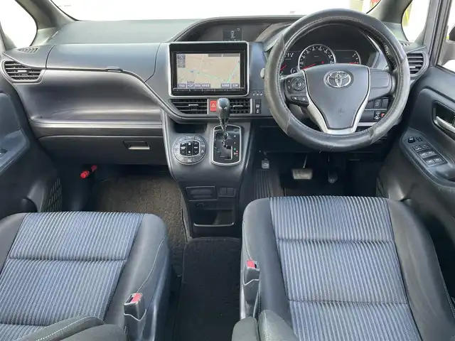 トヨタ ノア Si 佐賀県 2014(平26)年 13.1万km ダークバイオレットマイカメタリック 自社ローンご希望の方は別途その旨お申付け下さい/こちらは現金またはオートローンご利用時の価格です/ディーラーop8インチナビ【NSZT-Y64T】/（Bluetooth/フルセグTV/CD/DVD/AM/FM）/純正11インチフリップダウンモニター【V11T-R62C】/バックカメラ/両側パワースライドドア/LEDヘッドライト/デュアルエアコン/フルオートウィンドウ/革巻きステアリング/ステアリングスイッチ/純正16AW/純正フロアマット/電格ミラー/ドアバイザー/プッシュスタート/スマートキー/本体取扱説明書/ナビ取扱説明書/記録簿