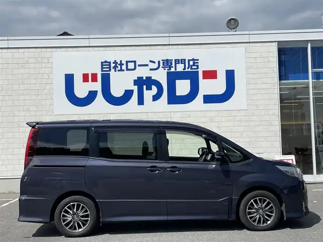 トヨタ ノア Si 佐賀県 2014(平26)年 13.1万km ダークバイオレットマイカメタリック 自社ローンご希望の方は別途その旨お申付け下さい/こちらは現金またはオートローンご利用時の価格です/ディーラーop8インチナビ【NSZT-Y64T】/（Bluetooth/フルセグTV/CD/DVD/AM/FM）/純正11インチフリップダウンモニター【V11T-R62C】/バックカメラ/両側パワースライドドア/LEDヘッドライト/デュアルエアコン/フルオートウィンドウ/革巻きステアリング/ステアリングスイッチ/純正16AW/純正フロアマット/電格ミラー/ドアバイザー/プッシュスタート/スマートキー/本体取扱説明書/ナビ取扱説明書/記録簿