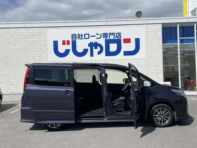 トヨタ ノア Si 佐賀県 2014(平26)年 13.1万km ダークバイオレットマイカメタリック 自社ローンご希望の方は別途その旨お申付け下さい/こちらは現金またはオートローンご利用時の価格です/ディーラーop8インチナビ【NSZT-Y64T】/（Bluetooth/フルセグTV/CD/DVD/AM/FM）/純正11インチフリップダウンモニター【V11T-R62C】/バックカメラ/両側パワースライドドア/LEDヘッドライト/デュアルエアコン/フルオートウィンドウ/革巻きステアリング/ステアリングスイッチ/純正16AW/純正フロアマット/電格ミラー/ドアバイザー/プッシュスタート/スマートキー/本体取扱説明書/ナビ取扱説明書/記録簿