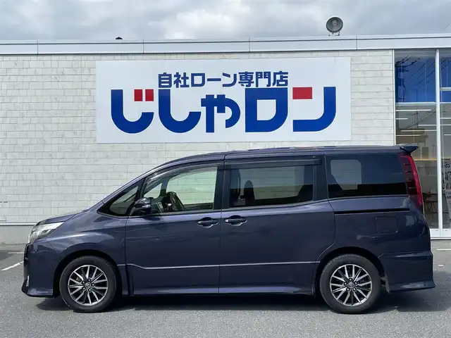 トヨタ ノア Si 佐賀県 2014(平26)年 13.1万km ダークバイオレットマイカメタリック 自社ローンご希望の方は別途その旨お申付け下さい/こちらは現金またはオートローンご利用時の価格です/ディーラーop8インチナビ【NSZT-Y64T】/（Bluetooth/フルセグTV/CD/DVD/AM/FM）/純正11インチフリップダウンモニター【V11T-R62C】/バックカメラ/両側パワースライドドア/LEDヘッドライト/デュアルエアコン/フルオートウィンドウ/革巻きステアリング/ステアリングスイッチ/純正16AW/純正フロアマット/電格ミラー/ドアバイザー/プッシュスタート/スマートキー/本体取扱説明書/ナビ取扱説明書/記録簿