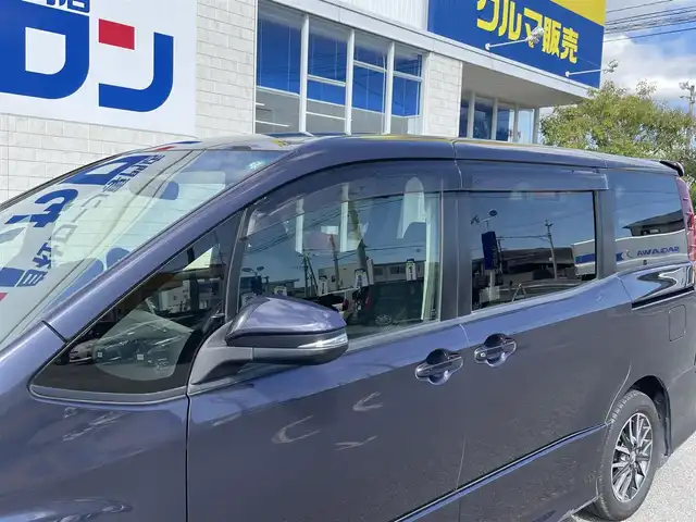 トヨタ ノア Si 佐賀県 2014(平26)年 13.1万km ダークバイオレットマイカメタリック 自社ローンご希望の方は別途その旨お申付け下さい/こちらは現金またはオートローンご利用時の価格です/ディーラーop8インチナビ【NSZT-Y64T】/（Bluetooth/フルセグTV/CD/DVD/AM/FM）/純正11インチフリップダウンモニター【V11T-R62C】/バックカメラ/両側パワースライドドア/LEDヘッドライト/デュアルエアコン/フルオートウィンドウ/革巻きステアリング/ステアリングスイッチ/純正16AW/純正フロアマット/電格ミラー/ドアバイザー/プッシュスタート/スマートキー/本体取扱説明書/ナビ取扱説明書/記録簿