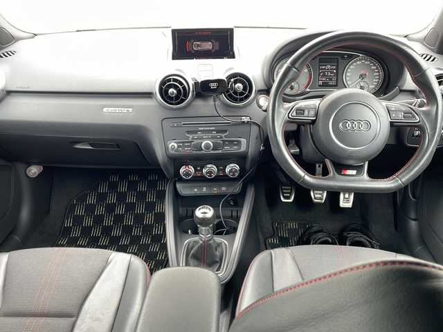 アウディ Ｓ１ クワトロリミテッドエディション 秋田県 2015(平27)年 7.1万km 黒 ・純正ナビ/・バックカメラ/・フルフラットシート/・純正フロアマット/・純正アルミホイール/・ABS/・横滑り防止/・パーキングアシスト/・LEDヘッドライト/・純正ドライブレコーダー（前後）/・エンジンスタートボタン/・スマートキー/・6速MT車/・AAC