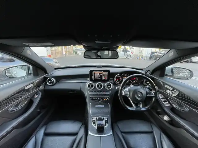 メルセデス・ベンツ Ｃ２２０ｄ ローレウスエディション 愛知県 2018(平30)年 7.9万km イリジウムシルバー /特別仕様車【ローレウスエディション】//純正ナビ（ＣＤ・ＤＶＤ・フルセグ・ＵＳＢ）//バックカメラ//ビルトインＥＴＣ２．０//レーダークルーズコントロール//前後クリアランスソナー//前席シートヒーター//前席パワーシート//衝突軽減ブレーキ//レーンキープアシスト//ブラインドスポットモニター//アイドリングストップ//ステアリングパイロット//アテンションアシスト//アクティブブレーキアシスト//電動テレスコ＆チルト機能ステアリング//純正フロアマット//オートライト//LEDインテリジェントライトシステム//スマートキー//スペアキー1本//保証書・取説