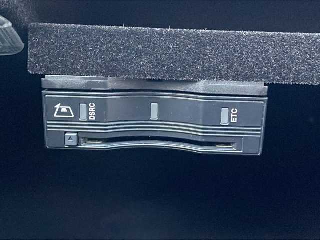 メルセデス・ベンツ Ｃ２２０ｄ ローレウスエディション 愛知県 2018(平30)年 7.9万km イリジウムシルバー /特別仕様車【ローレウスエディション】//純正ナビ（ＣＤ・ＤＶＤ・フルセグ・ＵＳＢ）//バックカメラ//ビルトインＥＴＣ２．０//レーダークルーズコントロール//前後クリアランスソナー//前席シートヒーター//前席パワーシート//衝突軽減ブレーキ//レーンキープアシスト//ブラインドスポットモニター//アイドリングストップ//ステアリングパイロット//アテンションアシスト//アクティブブレーキアシスト//電動テレスコ＆チルト機能ステアリング//純正フロアマット//オートライト//LEDインテリジェントライトシステム//スマートキー//スペアキー1本//保証書・取説