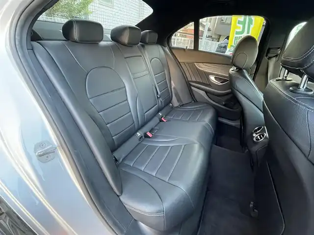 メルセデス・ベンツ Ｃ２２０ｄ ローレウスエディション 愛知県 2018(平30)年 7.9万km イリジウムシルバー /特別仕様車【ローレウスエディション】//純正ナビ（ＣＤ・ＤＶＤ・フルセグ・ＵＳＢ）//バックカメラ//ビルトインＥＴＣ２．０//レーダークルーズコントロール//前後クリアランスソナー//前席シートヒーター//前席パワーシート//衝突軽減ブレーキ//レーンキープアシスト//ブラインドスポットモニター//アイドリングストップ//ステアリングパイロット//アテンションアシスト//アクティブブレーキアシスト//電動テレスコ＆チルト機能ステアリング//純正フロアマット//オートライト//LEDインテリジェントライトシステム//スマートキー//スペアキー1本//保証書・取説