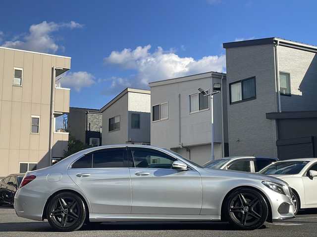 メルセデス・ベンツ Ｃ２２０ｄ ローレウスエディション 愛知県 2018(平30)年 7.9万km イリジウムシルバー /特別仕様車【ローレウスエディション】//純正ナビ（ＣＤ・ＤＶＤ・フルセグ・ＵＳＢ）//バックカメラ//ビルトインＥＴＣ２．０//レーダークルーズコントロール//前後クリアランスソナー//前席シートヒーター//前席パワーシート//衝突軽減ブレーキ//レーンキープアシスト//ブラインドスポットモニター//アイドリングストップ//ステアリングパイロット//アテンションアシスト//アクティブブレーキアシスト//電動テレスコ＆チルト機能ステアリング//純正フロアマット//オートライト//LEDインテリジェントライトシステム//スマートキー//スペアキー1本//保証書・取説