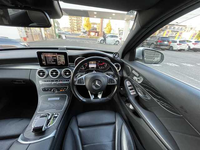 メルセデス・ベンツ Ｃ２２０ｄ ローレウスエディション 愛知県 2018(平30)年 7.9万km イリジウムシルバー /禁煙車//特別仕様車【ローレウスエディション】//純正ナビ（ＣＤ・ＤＶＤ・フルセグ・ＵＳＢ）//バックカメラ//ビルトインＥＴＣ２．０//レーダークルーズコントロール//前後クリアランスソナー//前席シートヒーター//前席パワーシート//衝突軽減ブレーキ//レーンキープアシスト//ブラインドスポットモニター//アイドリングストップ//ステアリングパイロット//アテンションアシスト//アクティブブレーキアシスト//電動テレスコ＆チルト機能ステアリング//純正フロアマット//オートライト//LEDインテリジェントライトシステム//スマートキー//スペアキー1本//保証書・取説