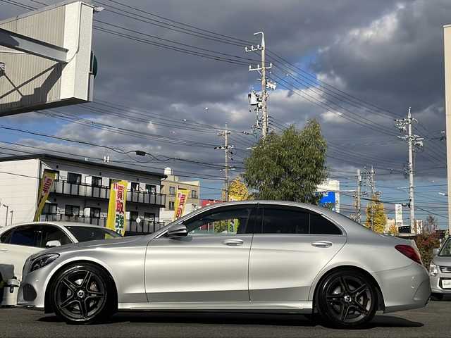 メルセデス・ベンツ Ｃ２２０ｄ ローレウスエディション 愛知県 2018(平30)年 7.9万km イリジウムシルバー /禁煙車//特別仕様車【ローレウスエディション】//純正ナビ（ＣＤ・ＤＶＤ・フルセグ・ＵＳＢ）//バックカメラ//ビルトインＥＴＣ２．０//レーダークルーズコントロール//前後クリアランスソナー//前席シートヒーター//前席パワーシート//衝突軽減ブレーキ//レーンキープアシスト//ブラインドスポットモニター//アイドリングストップ//ステアリングパイロット//アテンションアシスト//アクティブブレーキアシスト//電動テレスコ＆チルト機能ステアリング//純正フロアマット//オートライト//LEDインテリジェントライトシステム//スマートキー//スペアキー1本//保証書・取説