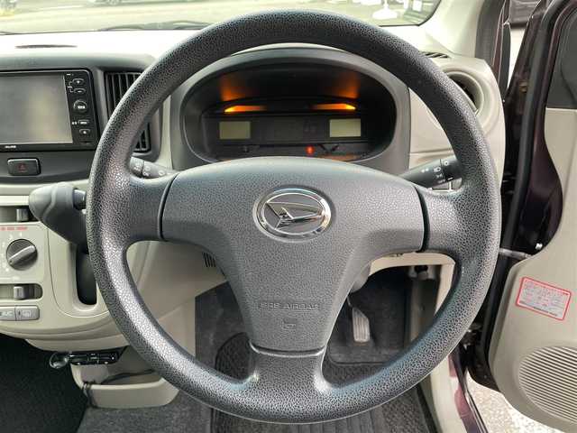 ダイハツ ミラ イース Lf SA 道央・札幌 2015(平27)年 8.7万km プラムブラウンクリスタルマイカ (株)IDOMが運営する【じしゃロン札幌店】の自社ローン専用車両になりますこちらは現金またはオートローンご利用価格です。自社ローンご希望の方は別途その旨お申し付けください。/４WD/社外ナビ/・TV/CD/DVD/FMAM/バックカメラ/社外ETC/社外ドライブレコーダー前後/純正フロアマット/リモコンキー/取り扱い説明書