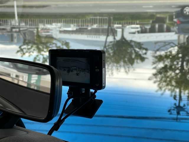 ダイハツ ミラ イース Lf SA 道央・札幌 2015(平27)年 8.7万km プラムブラウンクリスタルマイカ (株)IDOMが運営する【じしゃロン札幌店】の自社ローン専用車両になりますこちらは現金またはオートローンご利用価格です。自社ローンご希望の方は別途その旨お申し付けください。/４WD/社外ナビ/・TV/CD/DVD/FMAM/バックカメラ/社外ETC/社外ドライブレコーダー前後/純正フロアマット/リモコンキー/取り扱い説明書