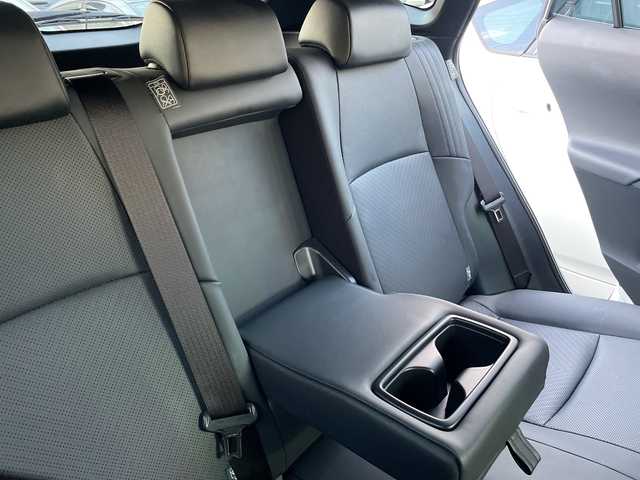 トヨタ ハリアー Z レザーパッケージ 大阪府 2023(令5)年 2万km プラチナホワイトパールマイカ JBLプレミアムサラウンド/純正ディスプレイオーディオ/ナビ機能付き/パノラビックビューモニター/インテリジェントミラー/ビルトインETC2.0/パワーバックドア/ヘッドアップディスプレイ/クリアランスソナー/前席パワーシート/エアシート/シートヒーター/黒革シート/レーダークルーズコントロール/革巻きステアリング/ステアリングリモコン/フロアマット/保証書/取扱説明書/スペアスマートキー１本