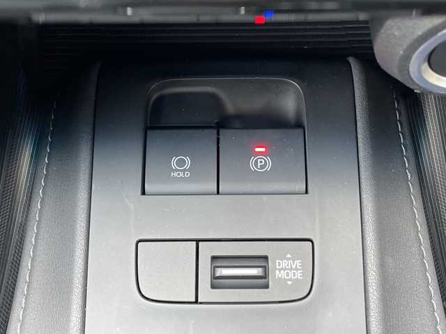 トヨタ ハリアー Z レザーパッケージ 大阪府 2023(令5)年 2万km プラチナホワイトパールマイカ JBLプレミアムサラウンド/純正ディスプレイオーディオ/ナビ機能付き/パノラビックビューモニター/インテリジェントミラー/ビルトインETC2.0/パワーバックドア/ヘッドアップディスプレイ/クリアランスソナー/前席パワーシート/エアシート/シートヒーター/黒革シート/レーダークルーズコントロール/革巻きステアリング/ステアリングリモコン/フロアマット/保証書/取扱説明書/スペアスマートキー１本