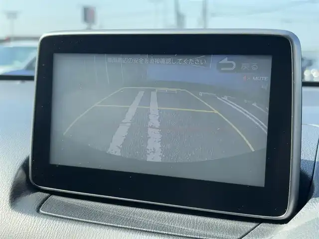 マツダ デミオ 13S 徳島県 2017(平29)年 8.6万km アークティックホワイト 純正メモリナビ/　AM/FM/BT/SD/DISC/USB/ワンセグ/iPod/ドライブレコーダー　ZDR 043/ETC/バックカメラ/アイドリングストップ/ブラインドスポットモニター/社外フロアマット/SPORT MODE/スペアキー/スマートキー/プッシュスタート/GPSレーザー探知機　ZERO　701V/取扱説明書/新車時保証書
