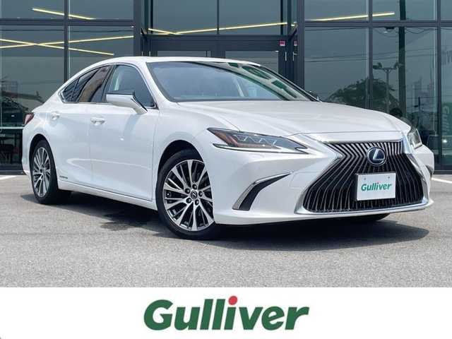 レクサス ＥＳ 300h 愛媛県 2019(令1)年 5.8万km ソニッククォーツ 純正ナビ(CD/DVD/Bluetooth)/ETC2.0/サンルーフ/バックカメラ/レーダークルーズコントロール/ハイブリッド車/パワーシート/シートメモリー/ステアリングヒーター/レザーシート/シートヒーター/エアシート/前後コーナーセンサー/レーンキープアシスト/横滑り防止装置/盗難防止装置/カーテンエアバッグ/LEDヘッドライト/オートマチックハイビーム/オートライト/USB入力端子/純正フロアマット/純正18インチアルミホイール/スマートキー/ABS