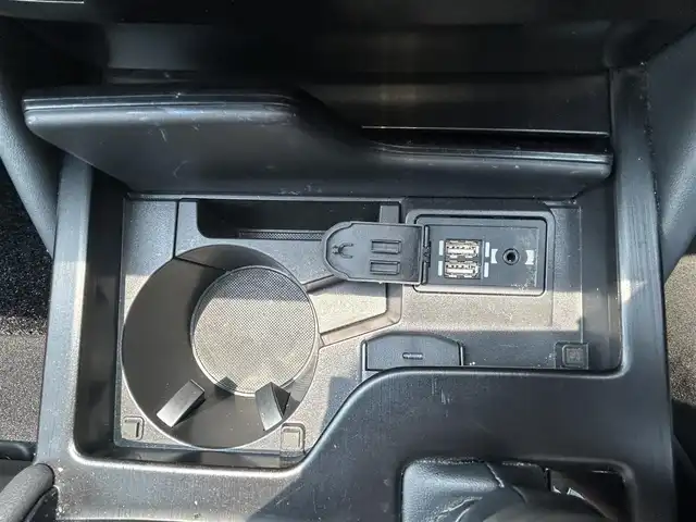 レクサス ＥＳ 300h 愛媛県 2019(令1)年 5.8万km ソニッククォーツ 純正ナビ(CD/DVD/Bluetooth)/ETC2.0/サンルーフ/バックカメラ/レーダークルーズコントロール/ハイブリッド車/パワーシート/シートメモリー/ステアリングヒーター/レザーシート/シートヒーター/エアシート/前後コーナーセンサー/レーンキープアシスト/横滑り防止装置/盗難防止装置/カーテンエアバッグ/LEDヘッドライト/オートマチックハイビーム/オートライト/USB入力端子/純正フロアマット/純正18インチアルミホイール/スマートキー/ABS